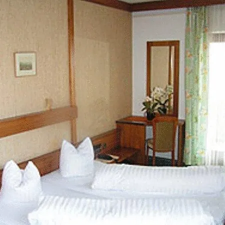 Hotel C+m+b 3*